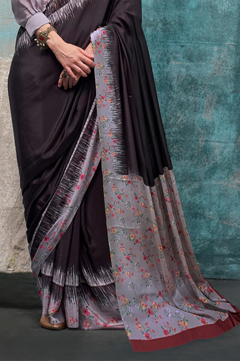 Piquant Black Digital Printed Crape Silk Saree With Snappy Blouse Piece - Image 3