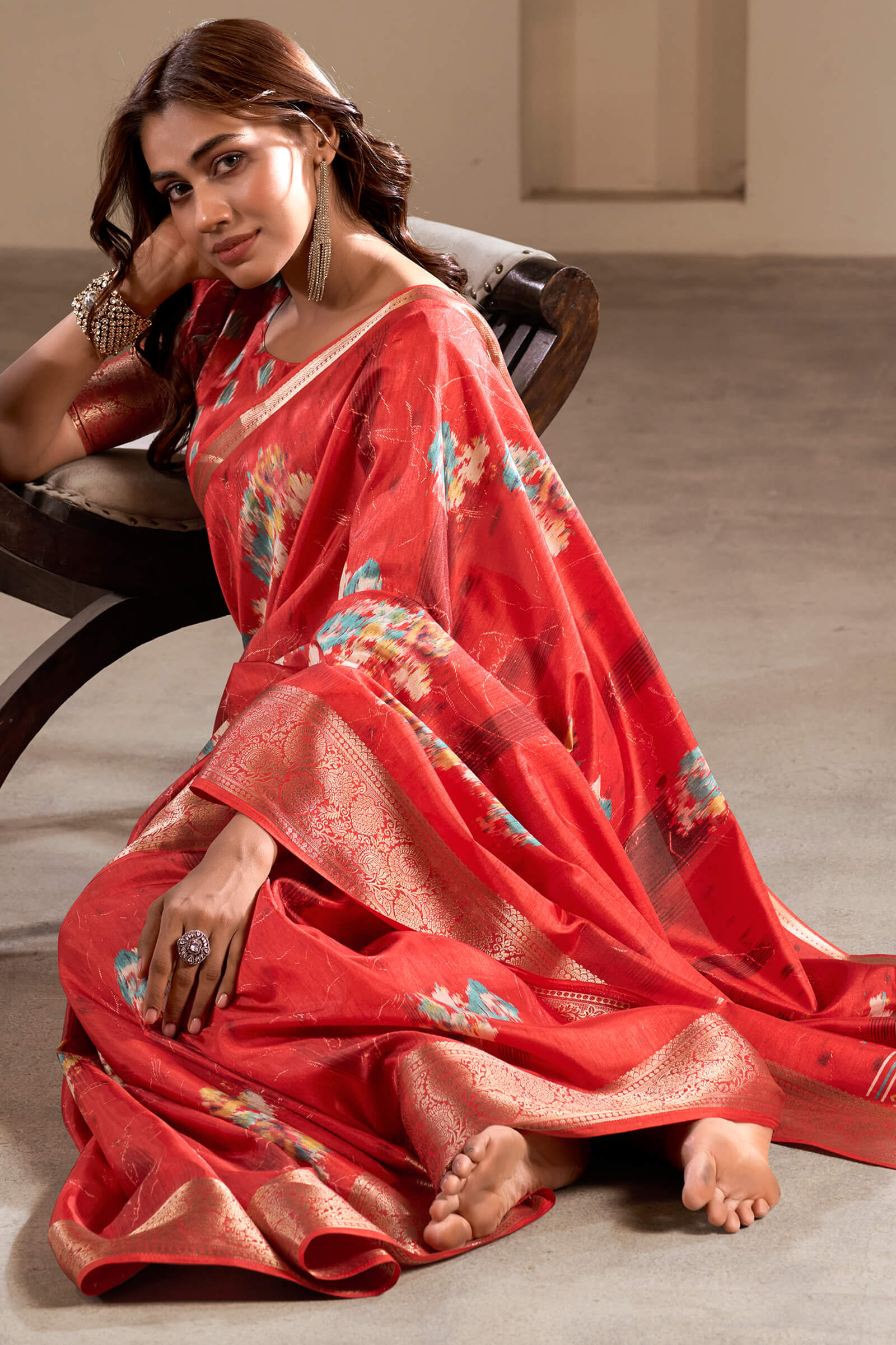 Piquant Red Digital Printed Dola Silk Saree With Evocative Blouse Piece - Image 2