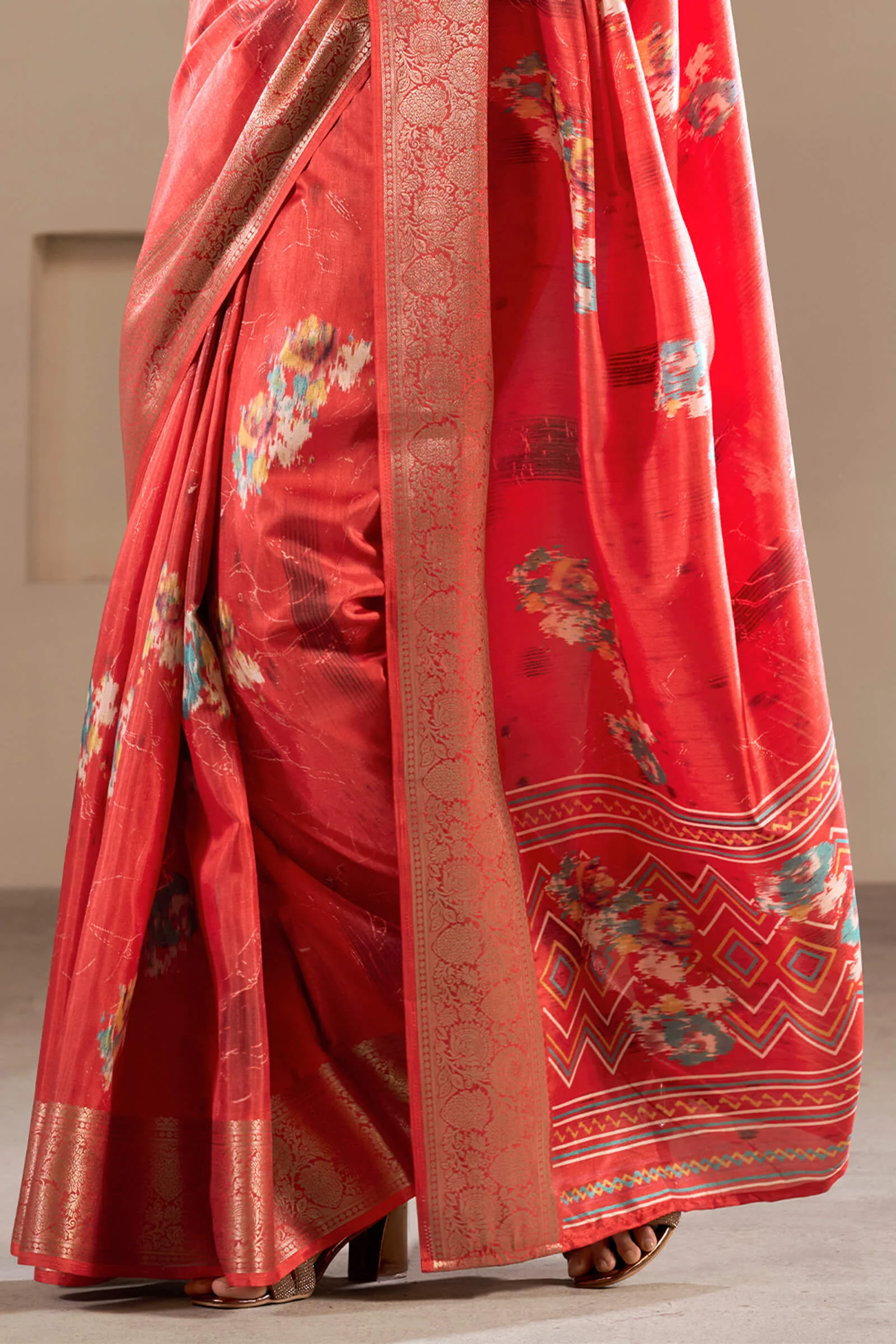 Piquant Red Digital Printed Dola Silk Saree With Evocative Blouse Piece - Image 4