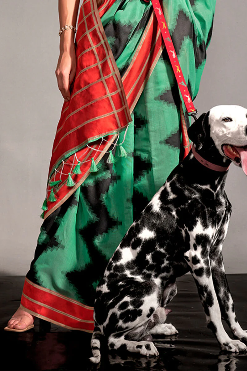 Piquant Sea Green Digital Printed Soft Silk Saree With Lustrous Blouse Piece - Image 3