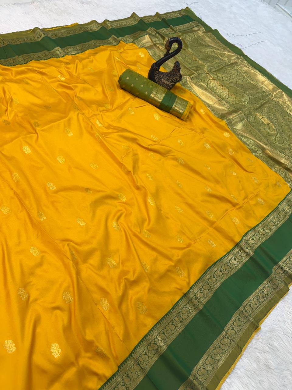 Piquant Yellow Soft Banarasi Kathpadar Silk Saree With Luxuriant Blouse Piece - Image 2