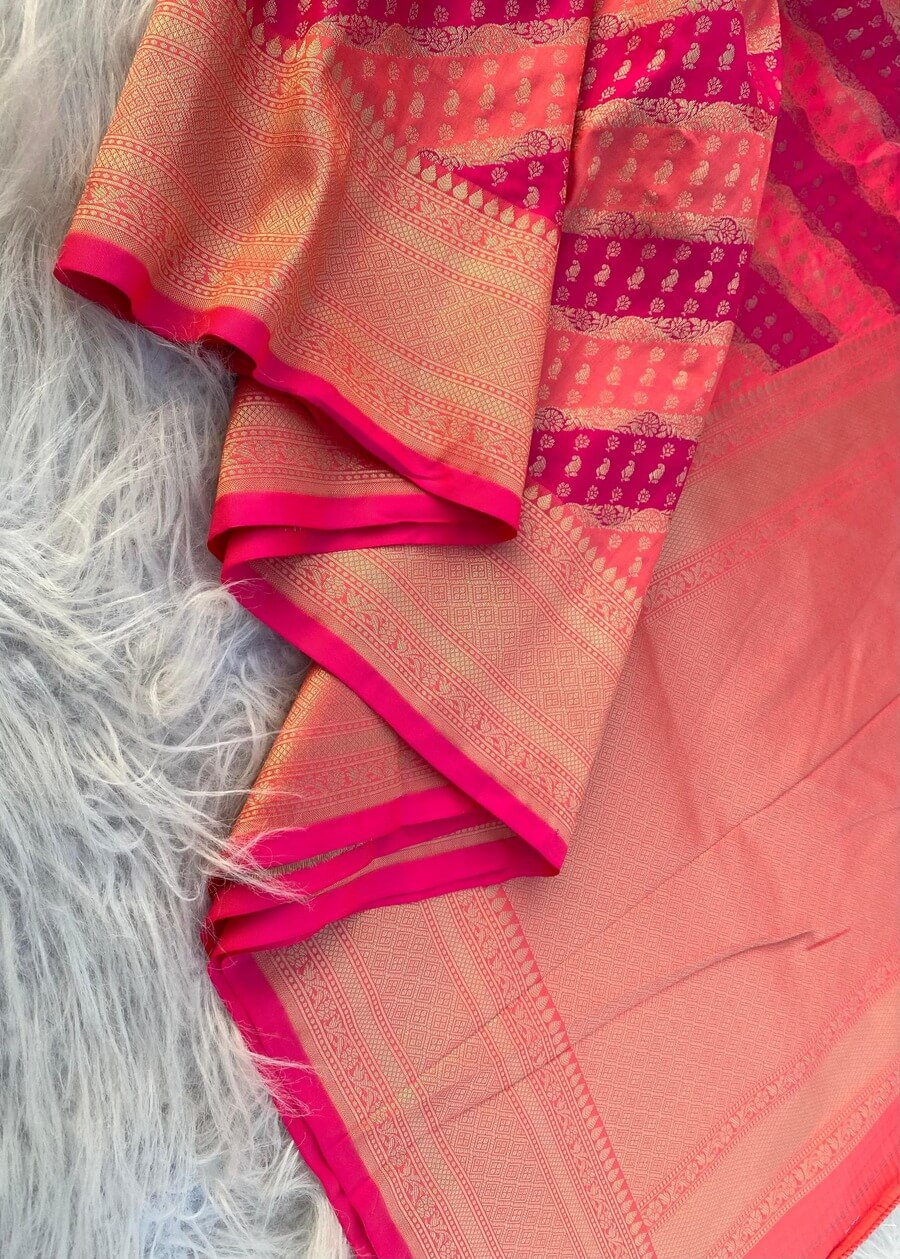 Pleasant Dark Pink Soft Banarasi Silk Saree With Beauteous Blouse Piece - Image 3