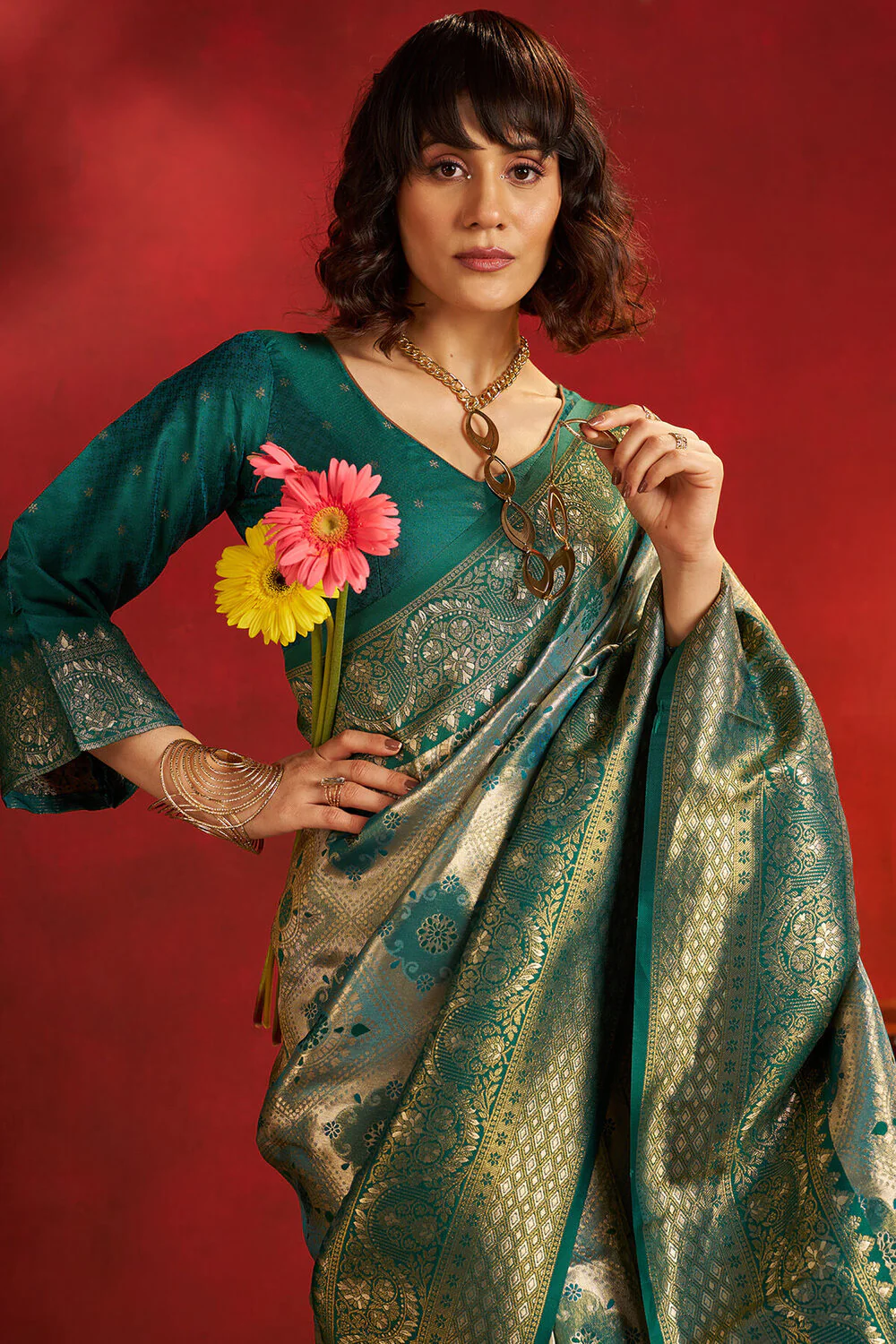 Pleasant Green Kanjivaram Silk Saree With Incredible Blouse Piece - Image 2