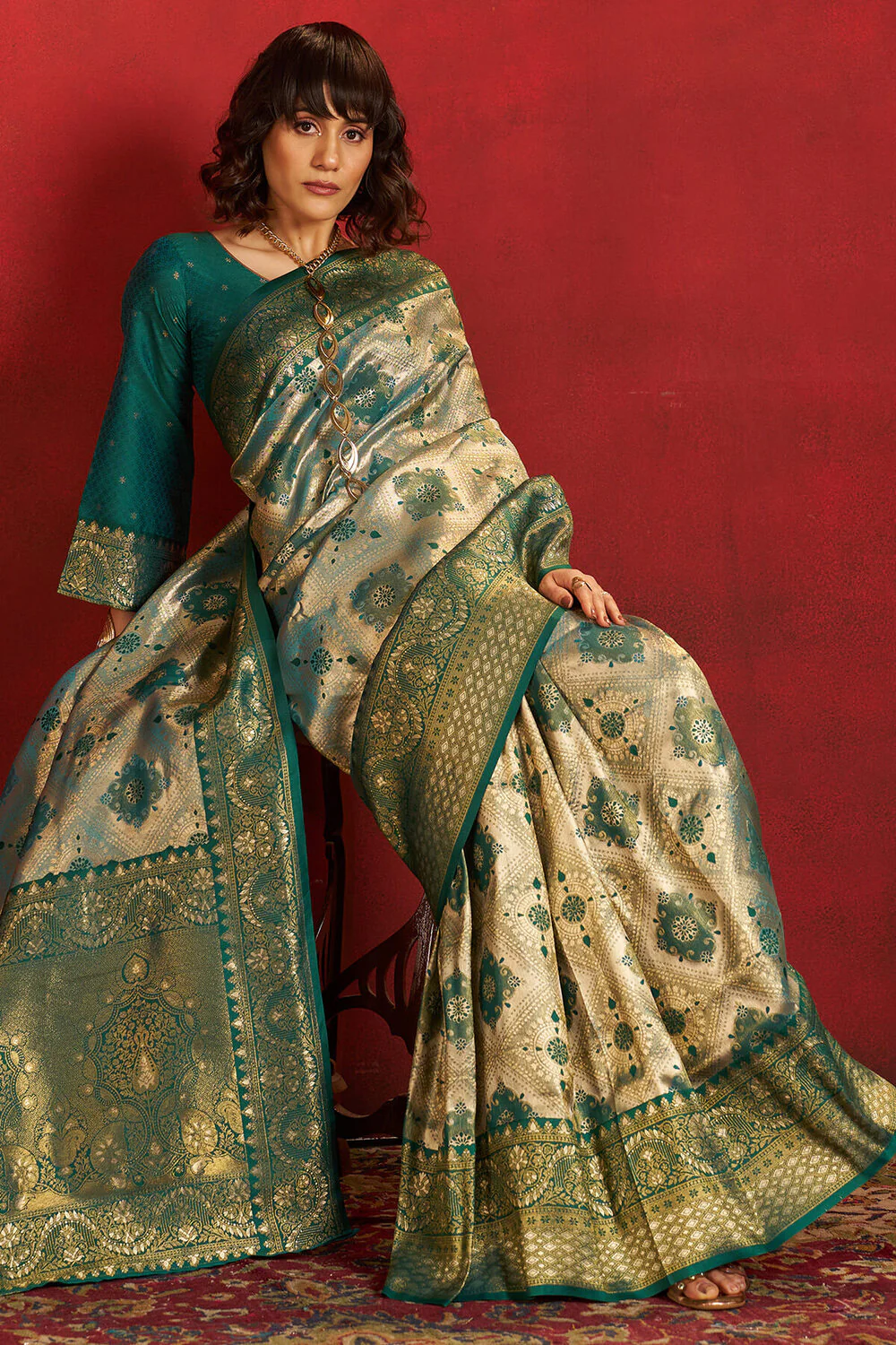 Pleasant Green Kanjivaram Silk Saree With Incredible Blouse Piece - Image 4