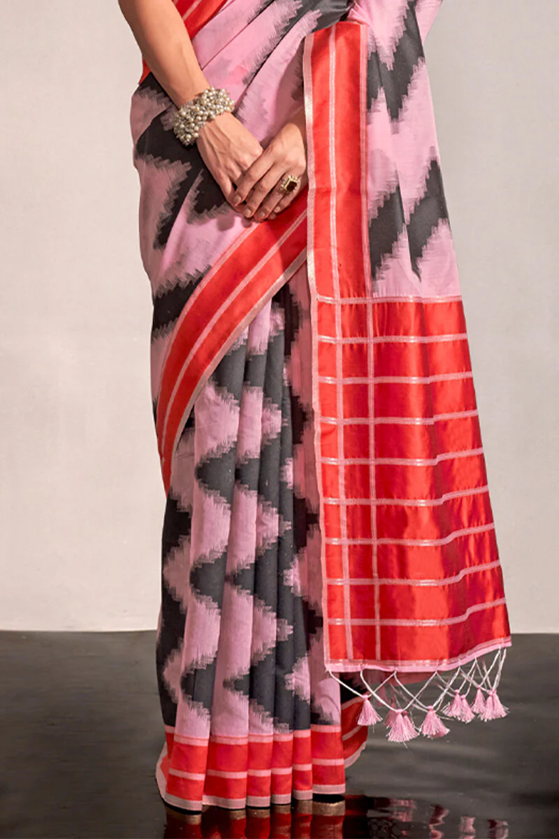 Pleasurable Baby Pink Digital Printed Soft Silk Saree With Magnificat Blouse Piece - Image 3