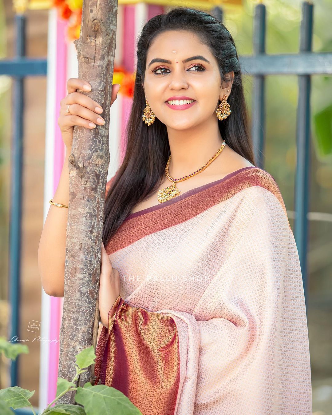 Pleasurable Beige Soft Silk Saree with Serendipity Blouse Piece - Image 5