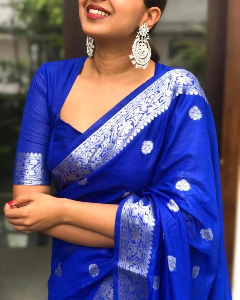 Pleasurable Royal Blue Soft Silk Saree With Incomparable Blouse Piece - Image 4