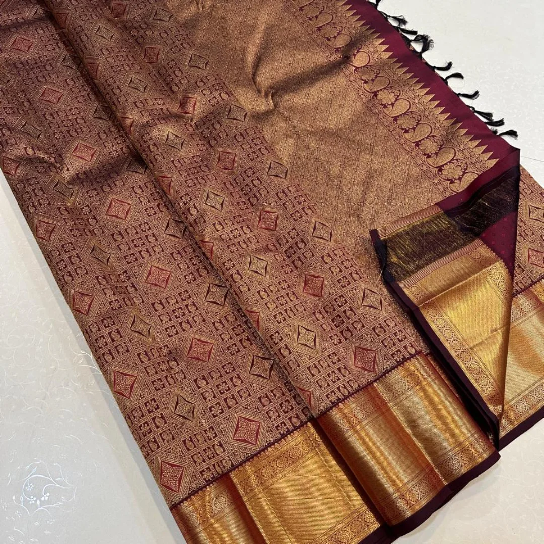 Posh Maroon Pure Zari Weaving Banarasi Silk Saree With Serendipity Blouse Piece - Image 2