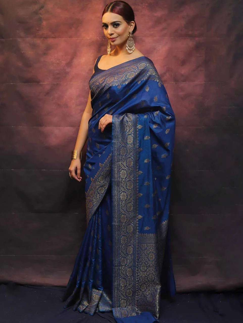 Precious Blue Soft Silk Saree With Flamboyant Blouse Piece - Image 2