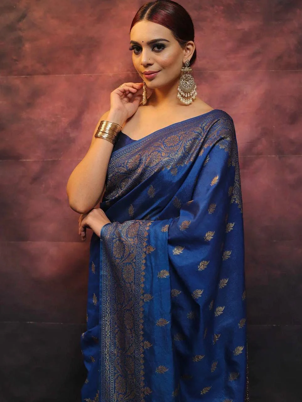 Precious Blue Soft Silk Saree With Flamboyant Blouse Piece - Image 3