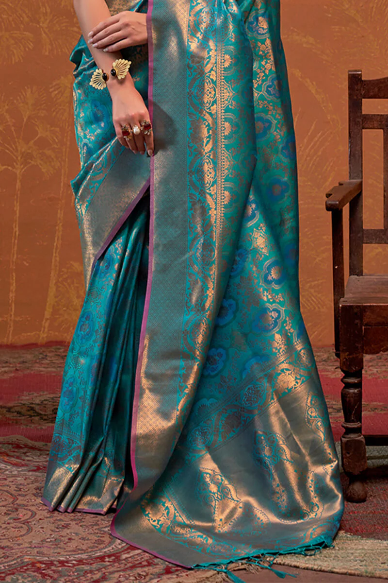 Precious Firozi Kanjivaram Silk Saree With Gleaming Blouse Piece - Image 4