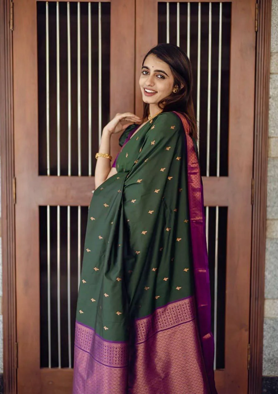 Precious Green Soft Silk Saree With Energetic Blouse Piece - Image 6
