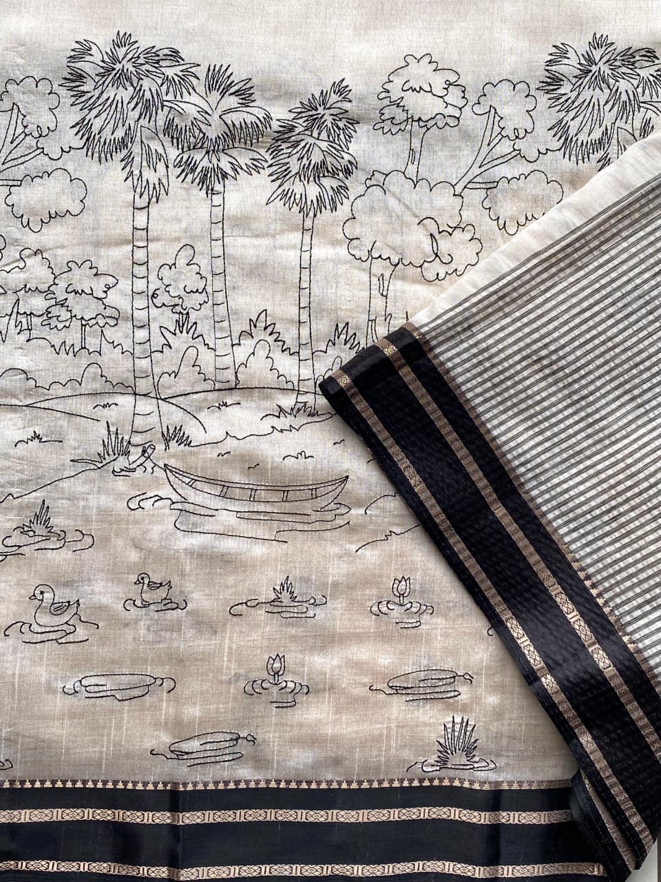 Preferable Off White Printed Cotton Silk Saree With Traditional Blouse Piece - Image 5