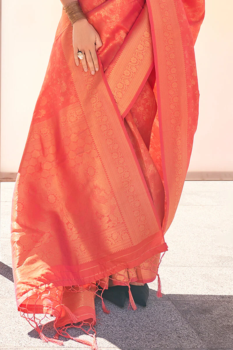 Preferable Red Kanjivaram Silk Saree With Glorious Blouse Piece - Image 3