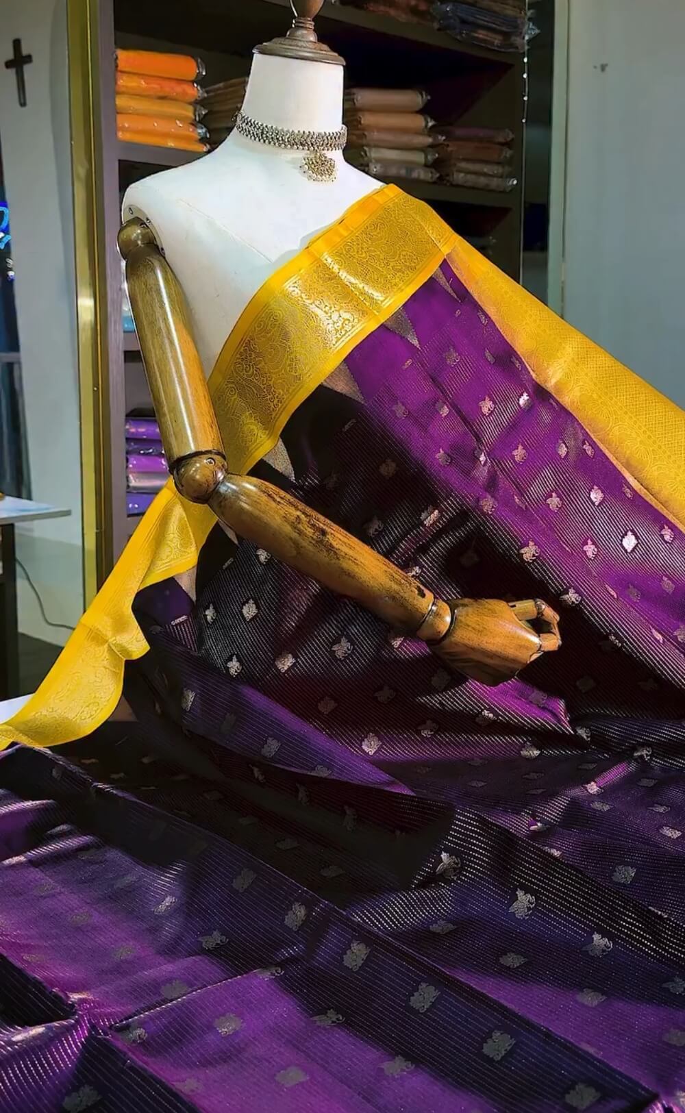 Pretty Purple Pure Zari Weaving Banarasi Silk Saree With Captivating Blouse Piece - Image 4