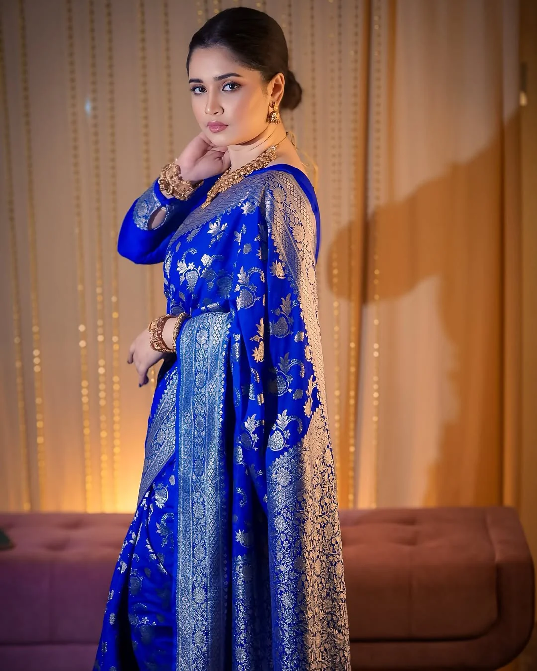 Pretty Royal Blue Soft Banarasi Silk Saree With Glorious Blouse Piece - Image 3