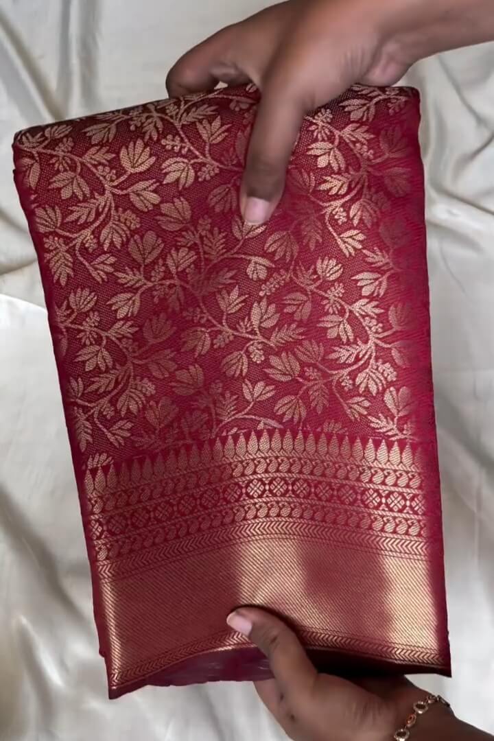 Pretty Wine Pure Zari Weaving Banarasi Silk Saree With Transcendent Blouse Piece - Image 2
