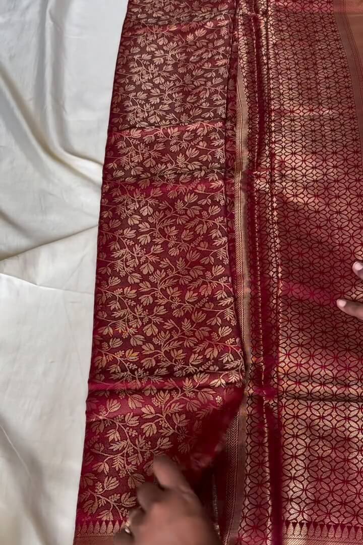 Pretty Wine Pure Zari Weaving Banarasi Silk Saree With Transcendent Blouse Piece - Image 3