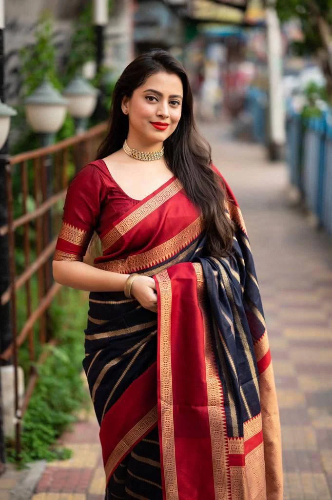 Prodigal Navy Blue Soft Silk Saree With Majestic Blouse Piece - Image 2