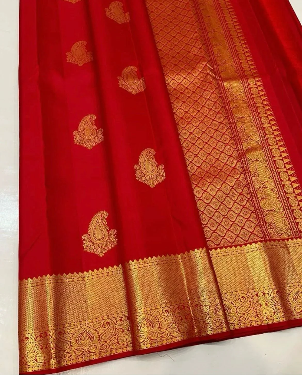 Prodigal Red Soft Silk Saree With Ornate Blouse Piece - Image 4