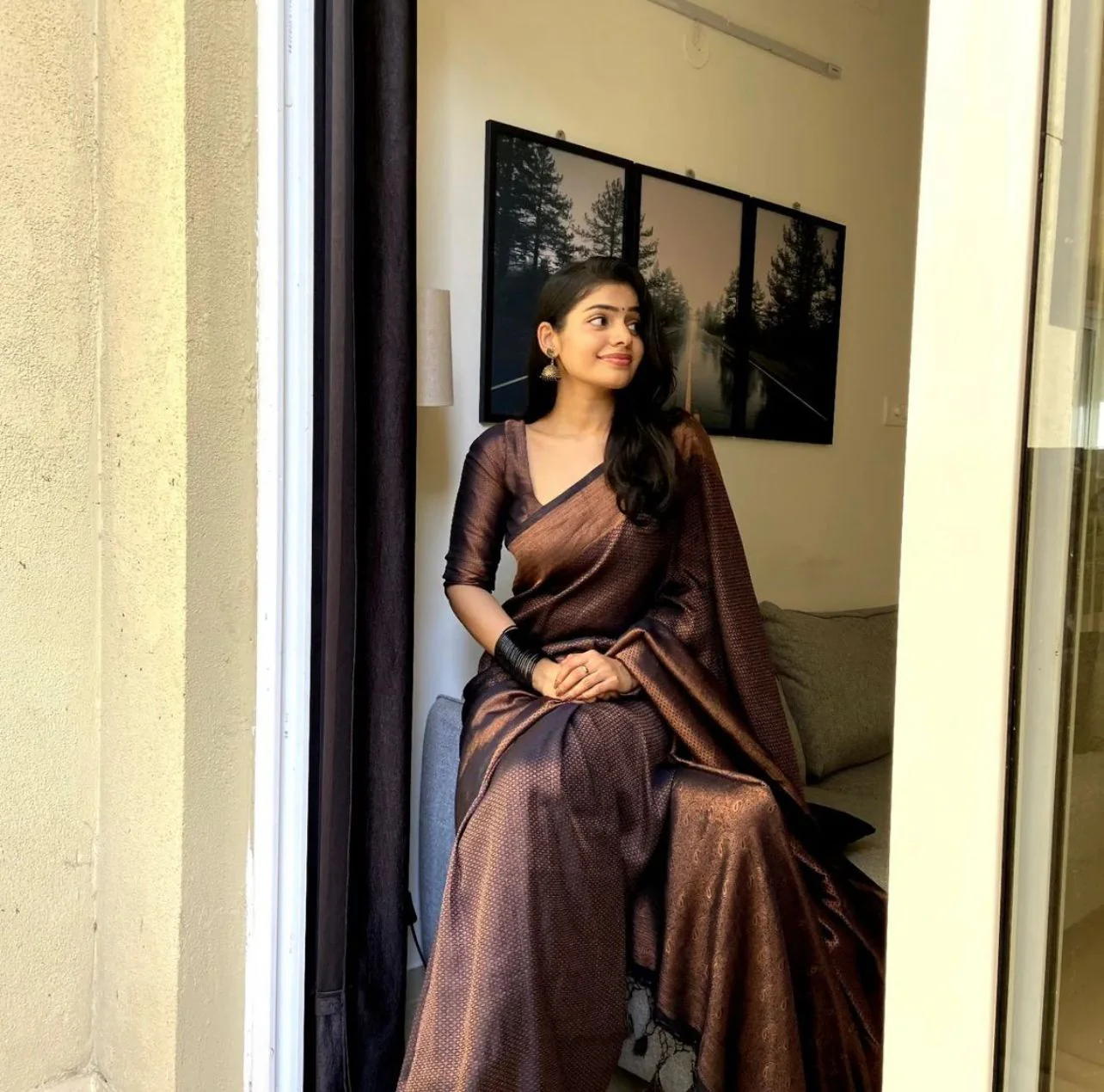 Proficient Black Soft Silk Saree With Unequalled Blouse Piece - Image 3