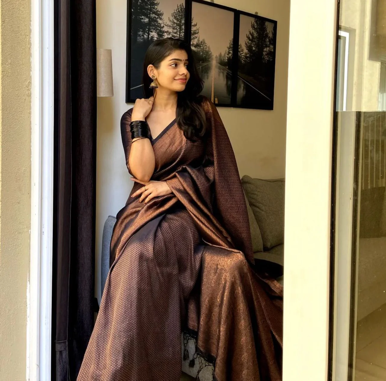 Proficient Black Soft Silk Saree With Unequalled Blouse Piece - Image 5