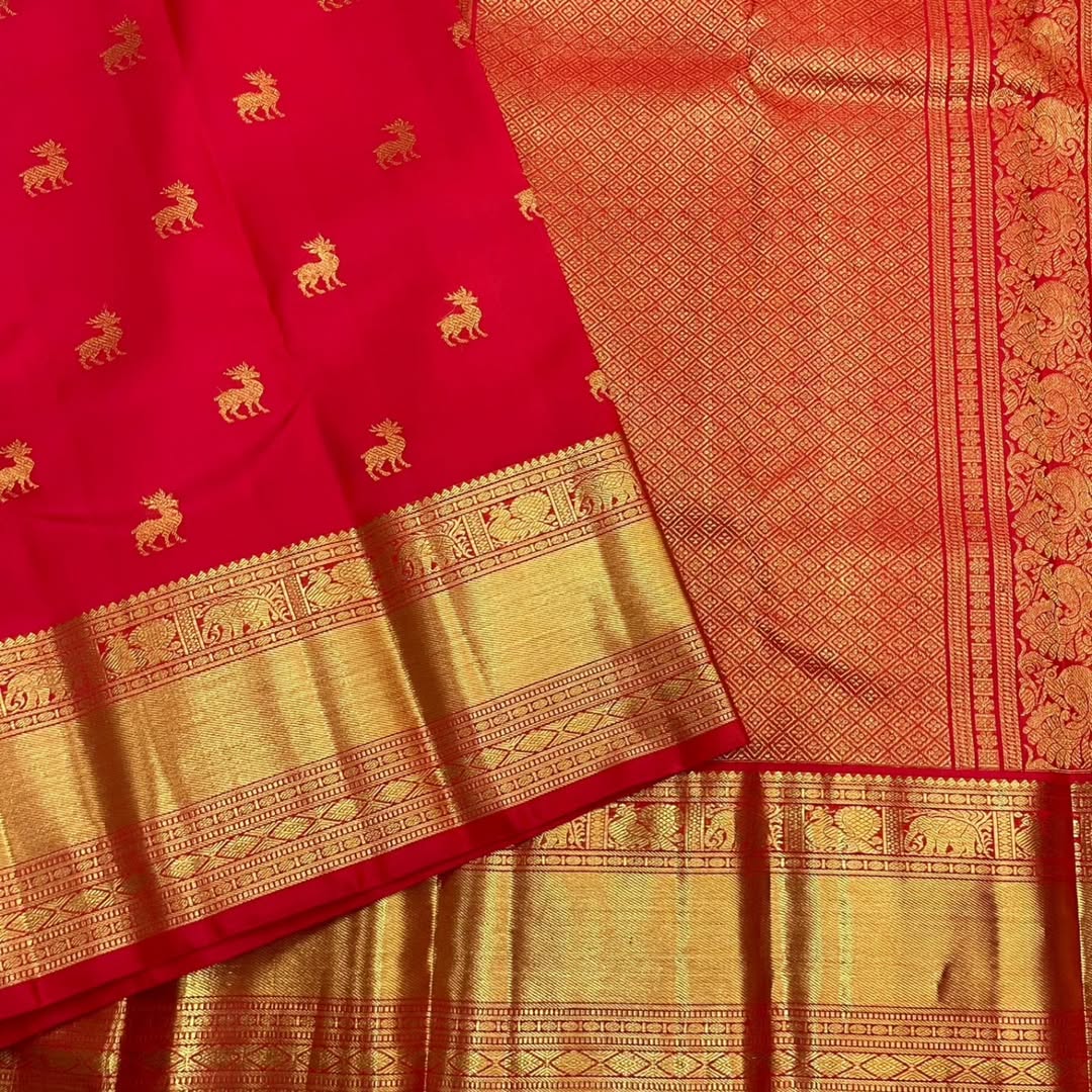 Proficient Red Soft Banarasi Silk Saree With Seraphic Blouse Piece - Image 6
