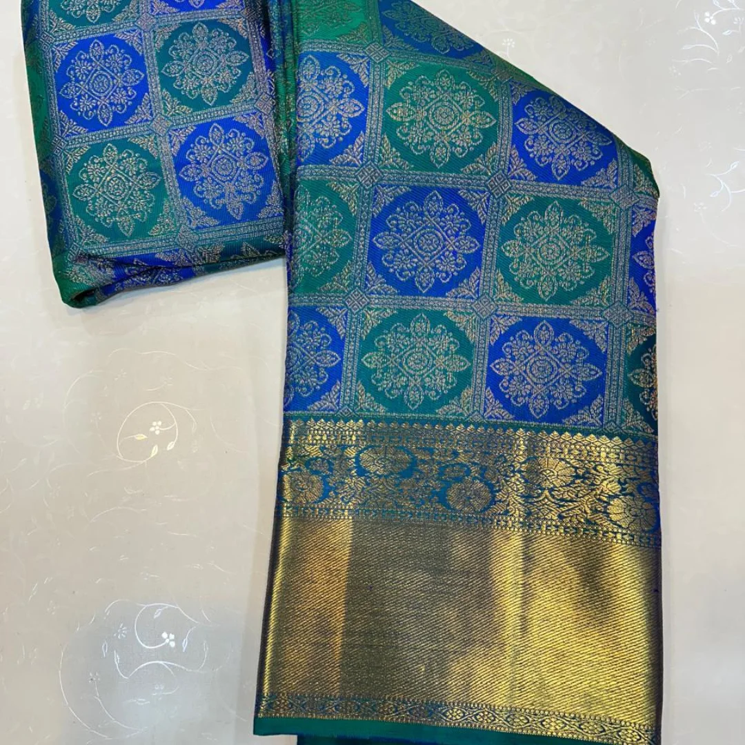 Profuse Firozi Pure Zari Weaving Banarasi Silk Saree With Resonant Blouse Piece