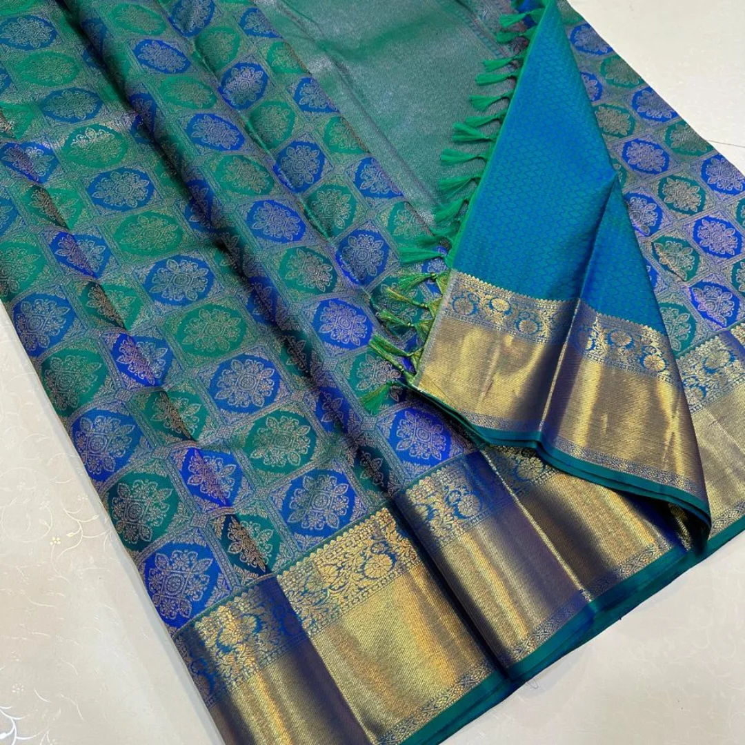 Profuse Firozi Pure Zari Weaving Banarasi Silk Saree With Resonant Blouse Piece - Image 3