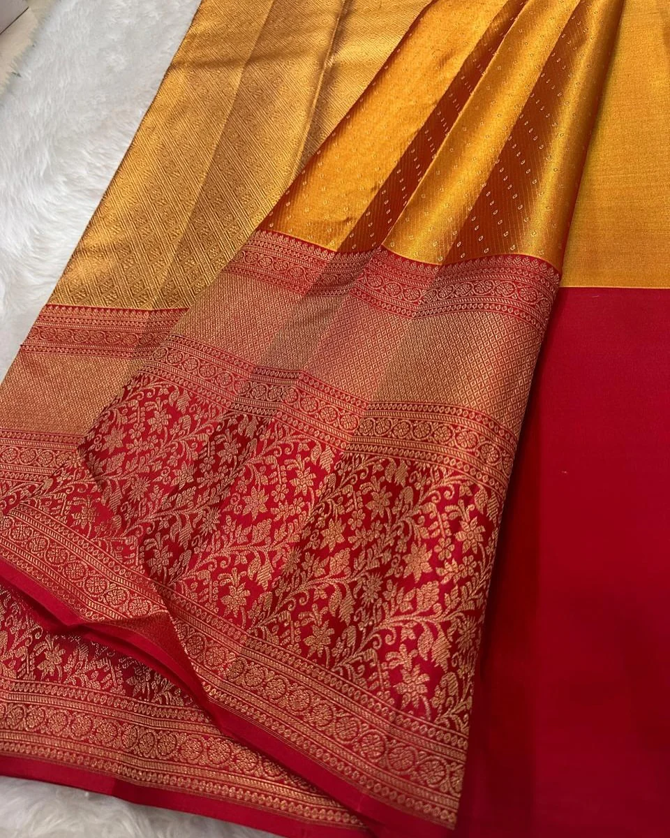 Profuse Golden Soft Banarasi Silk Saree With Winsome Blouse Piece - Image 4