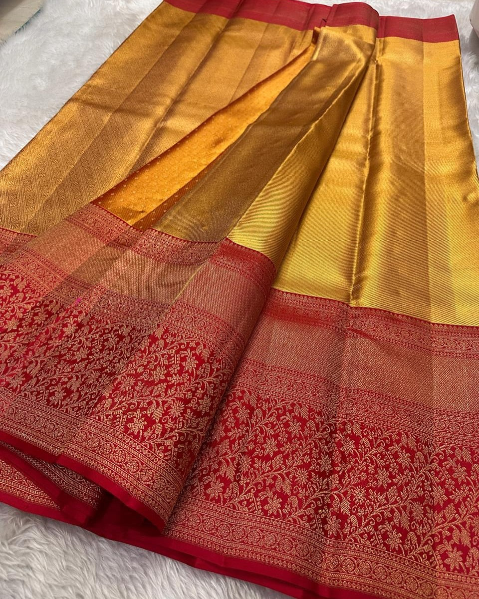 Profuse Golden Soft Banarasi Silk Saree With Winsome Blouse Piece - Image 5