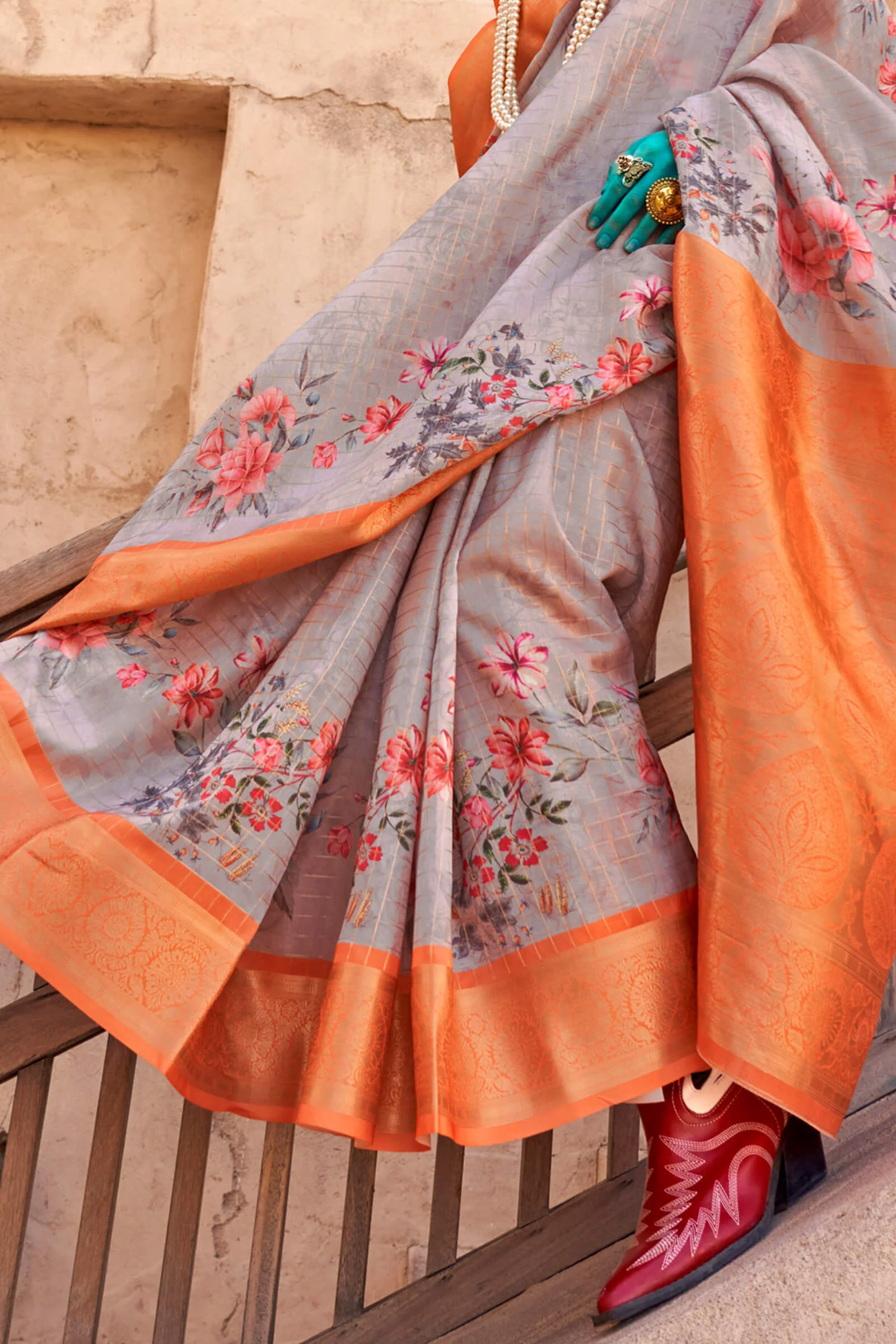 Profuse Grey Digital Printed Cotton Silk Saree With Lagniappe Blouse Piece - Image 4