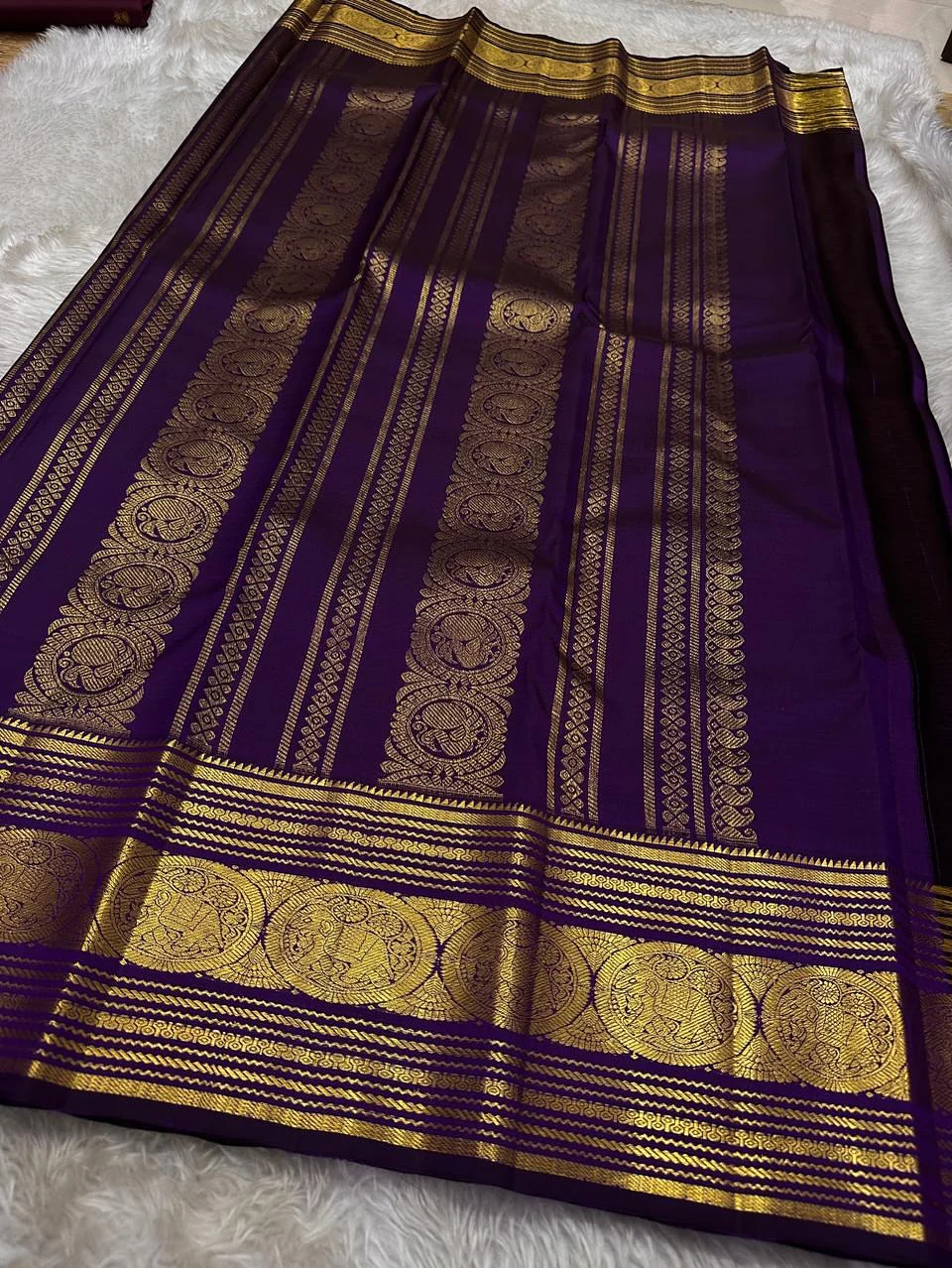 Profuse Purple Soft Banarasi Silk Saree With Evanescent Blouse Piece - Image 2