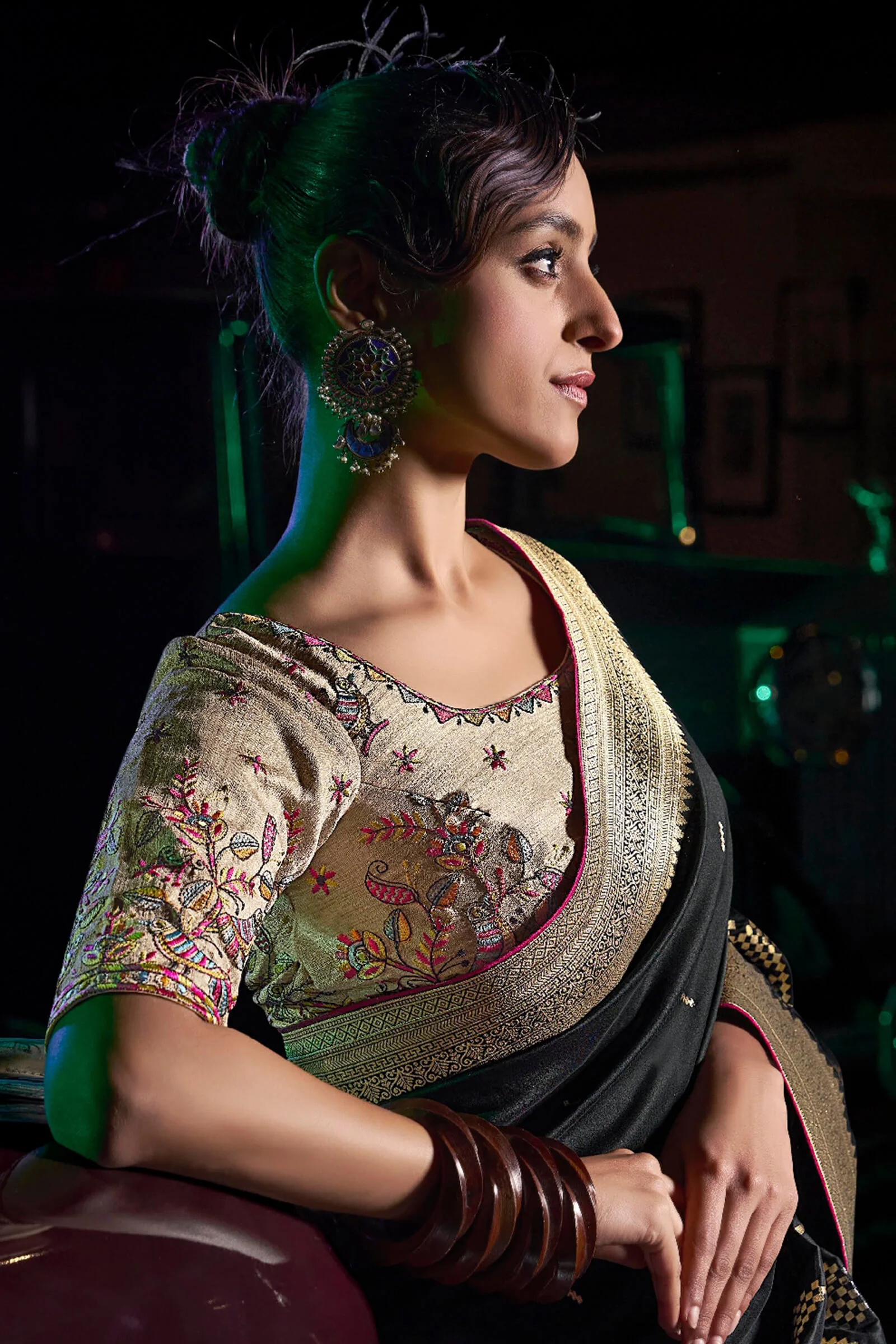 Prominent Black Soft Banarasi Silk Saree With Supernal Blouse Piece - Image 4