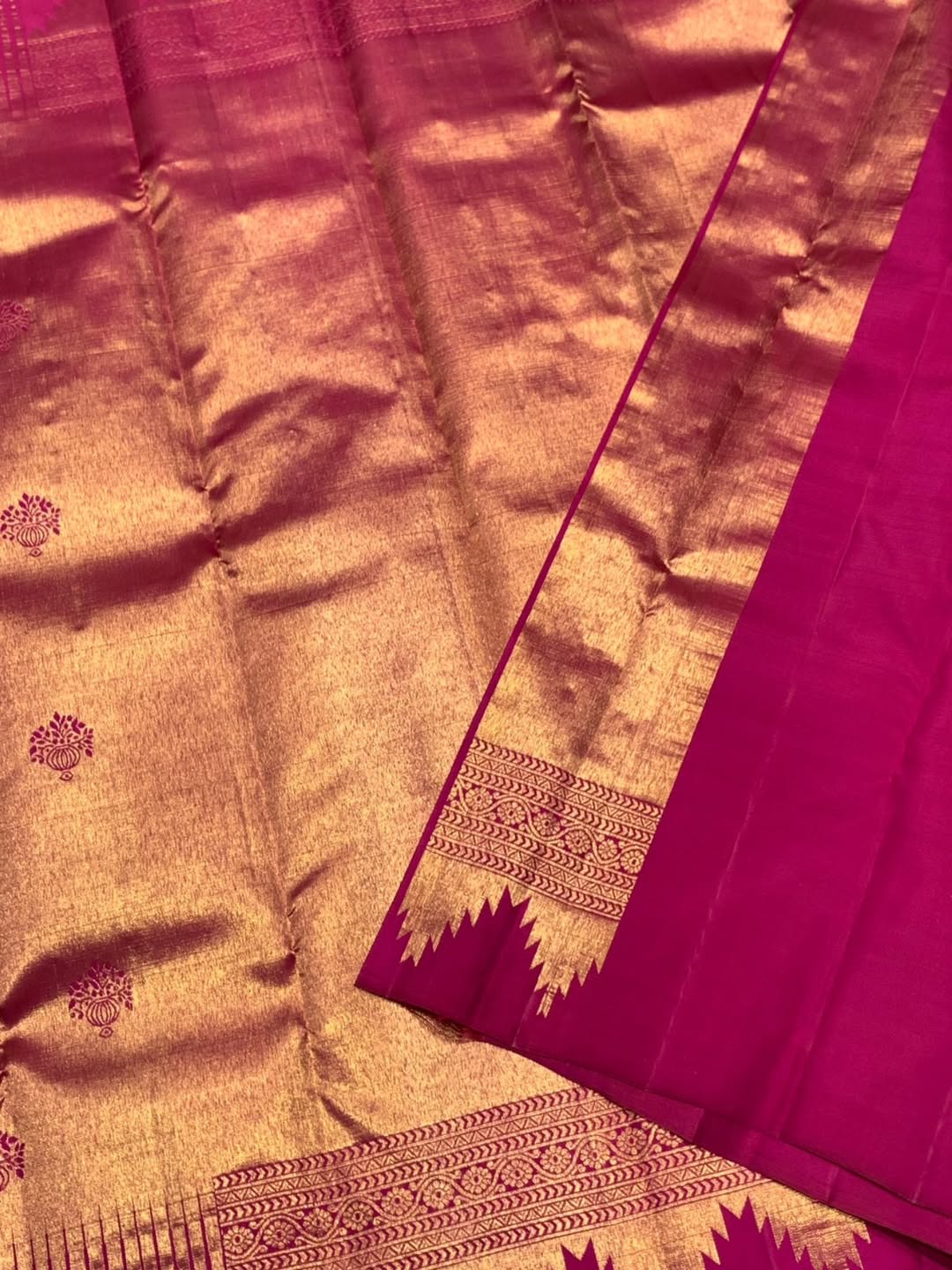 Prominent Dark Pink Pure Zari Weaving Banarasi Silk Saree With Palimpsest Blouse Piece - Image 8