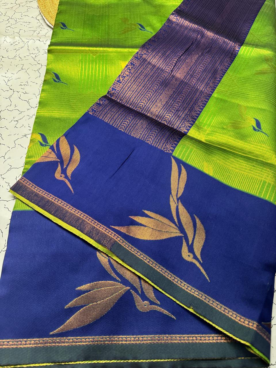 Prominent Green Soft Banarasi Silk Saree With Ineffable Blouse Piece - Image 6