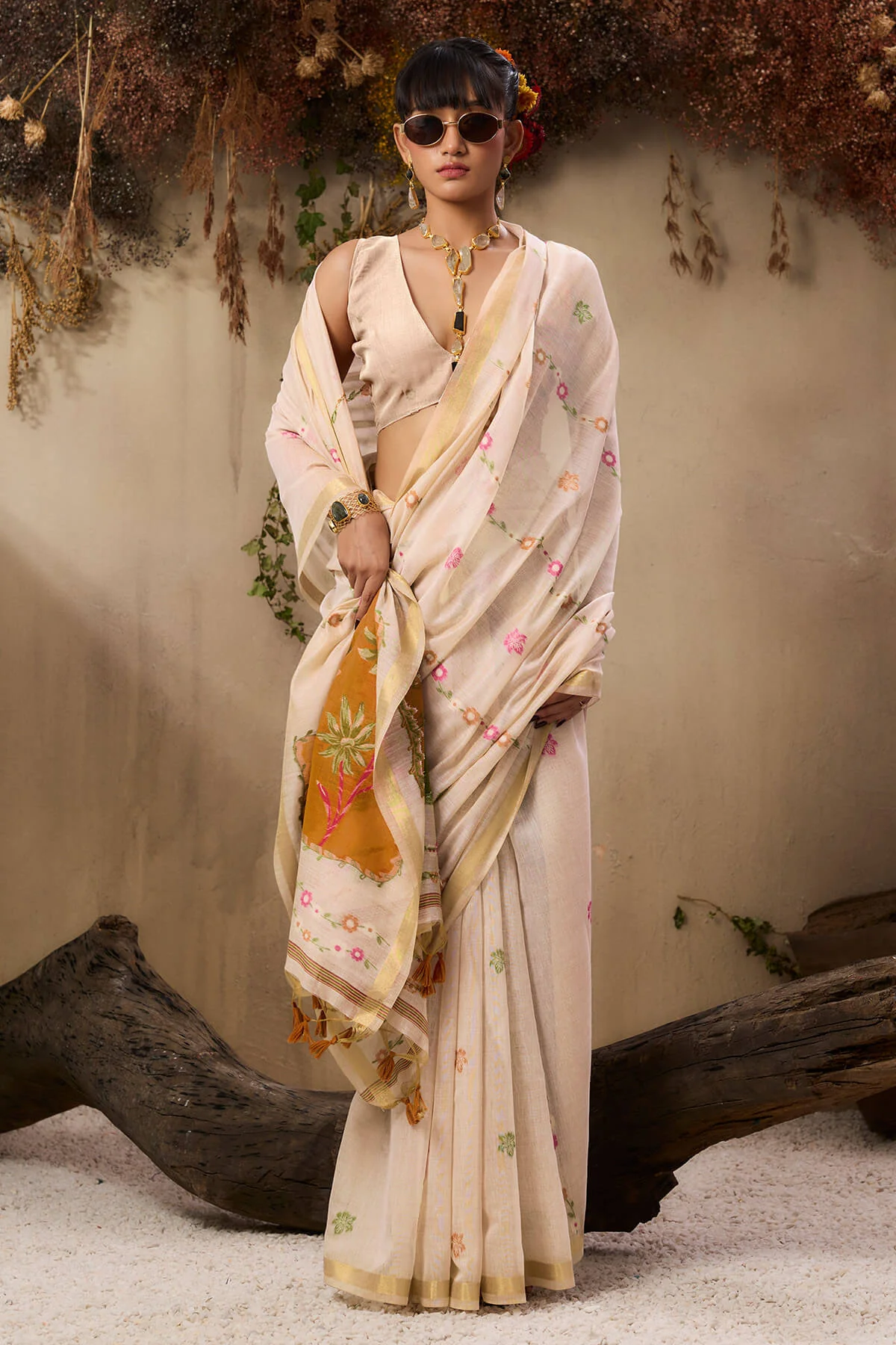 Pulsating Beige Pure Munga Cotton Saree With Splendorous Blouse Piece - Image 5