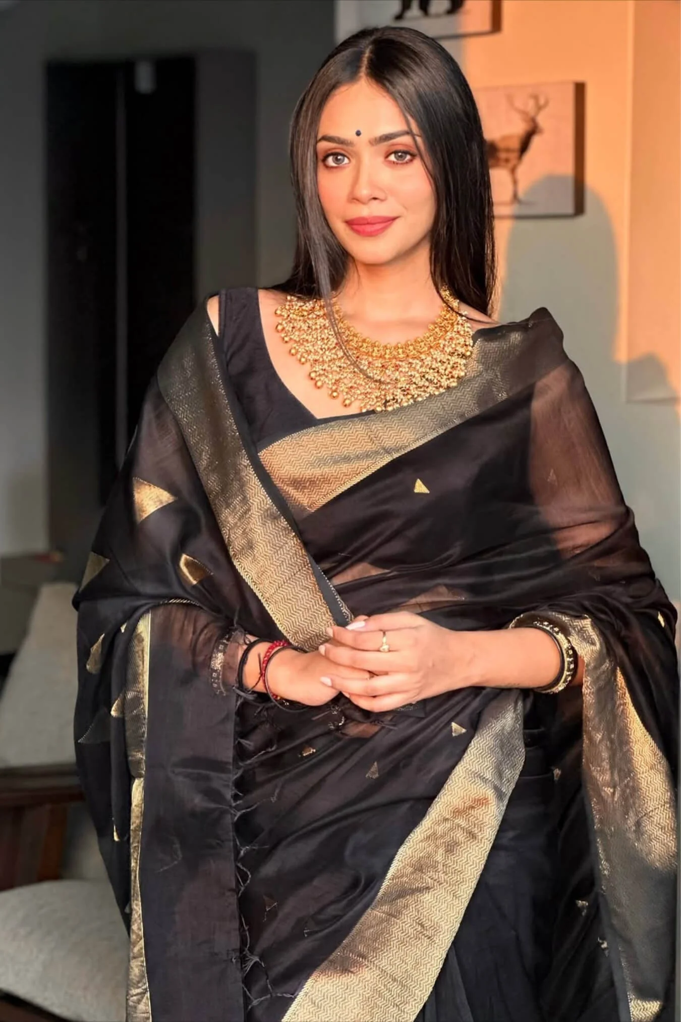 Pulsating Black Linen Silk Saree With Improbable Blouse Piece - Image 4