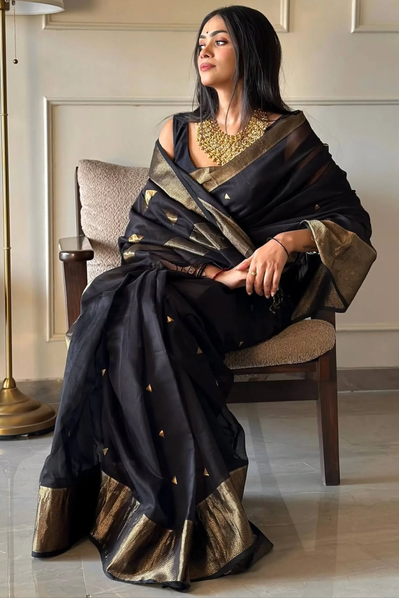 Pulsating Black Linen Silk Saree With Improbable Blouse Piece - Image 6