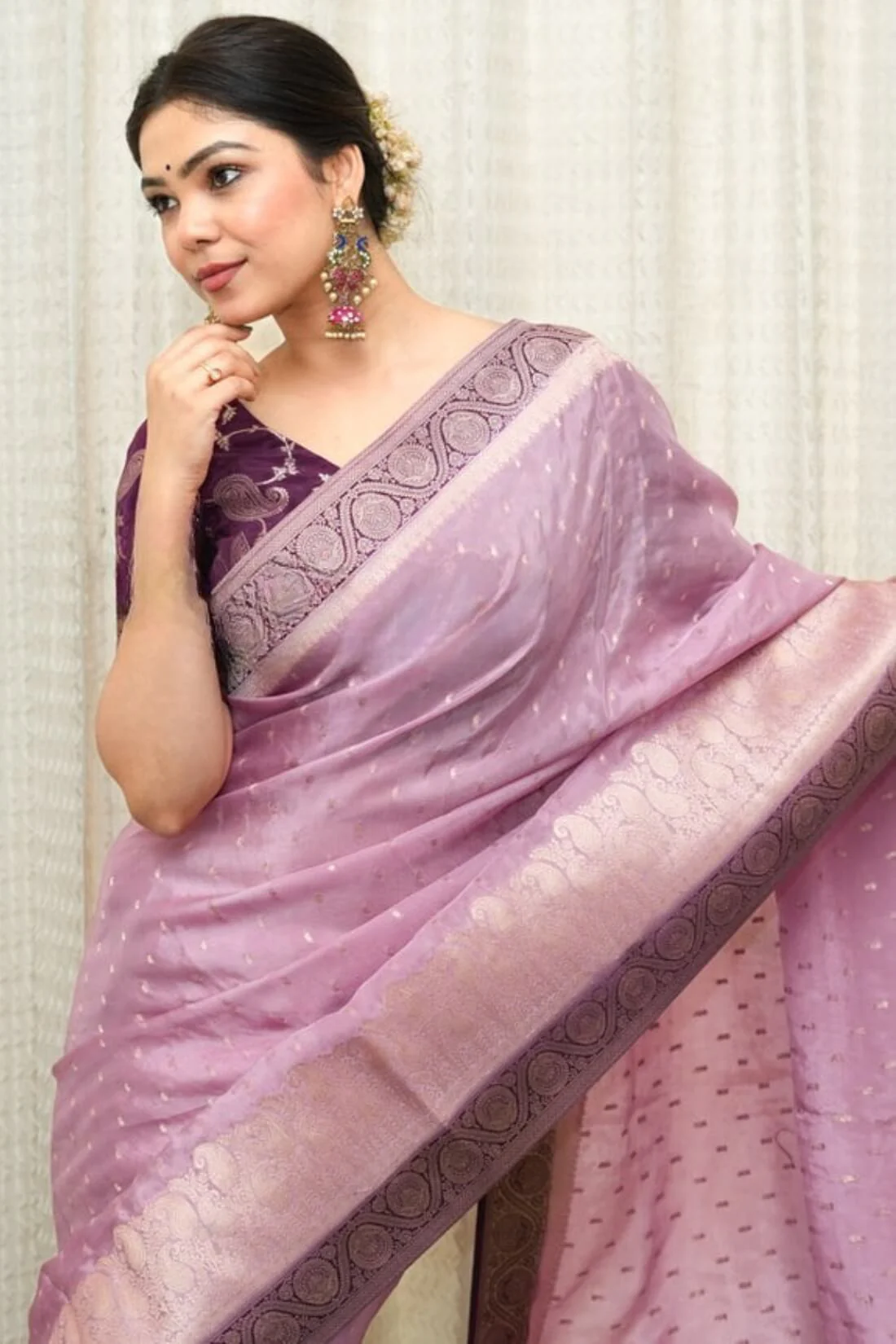 Pulsating Lavender Soft Silk Saree With Opulent Blouse Piece - Image 2