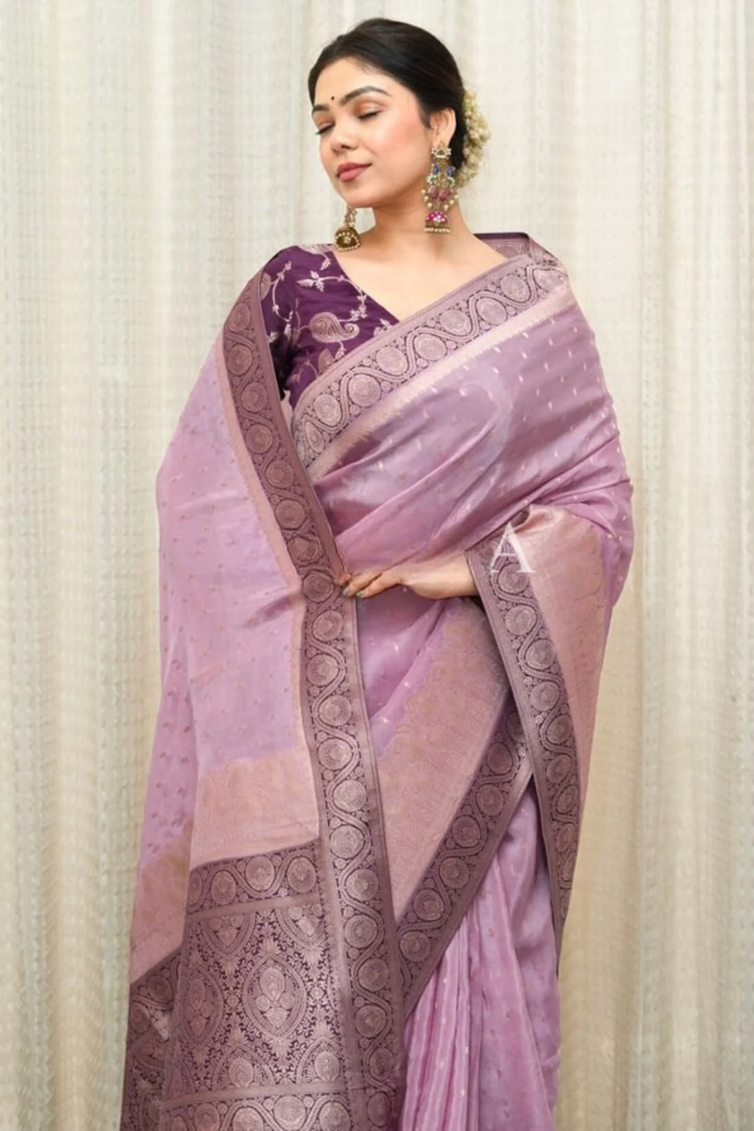 Pulsating Lavender Soft Silk Saree With Opulent Blouse Piece - Image 7