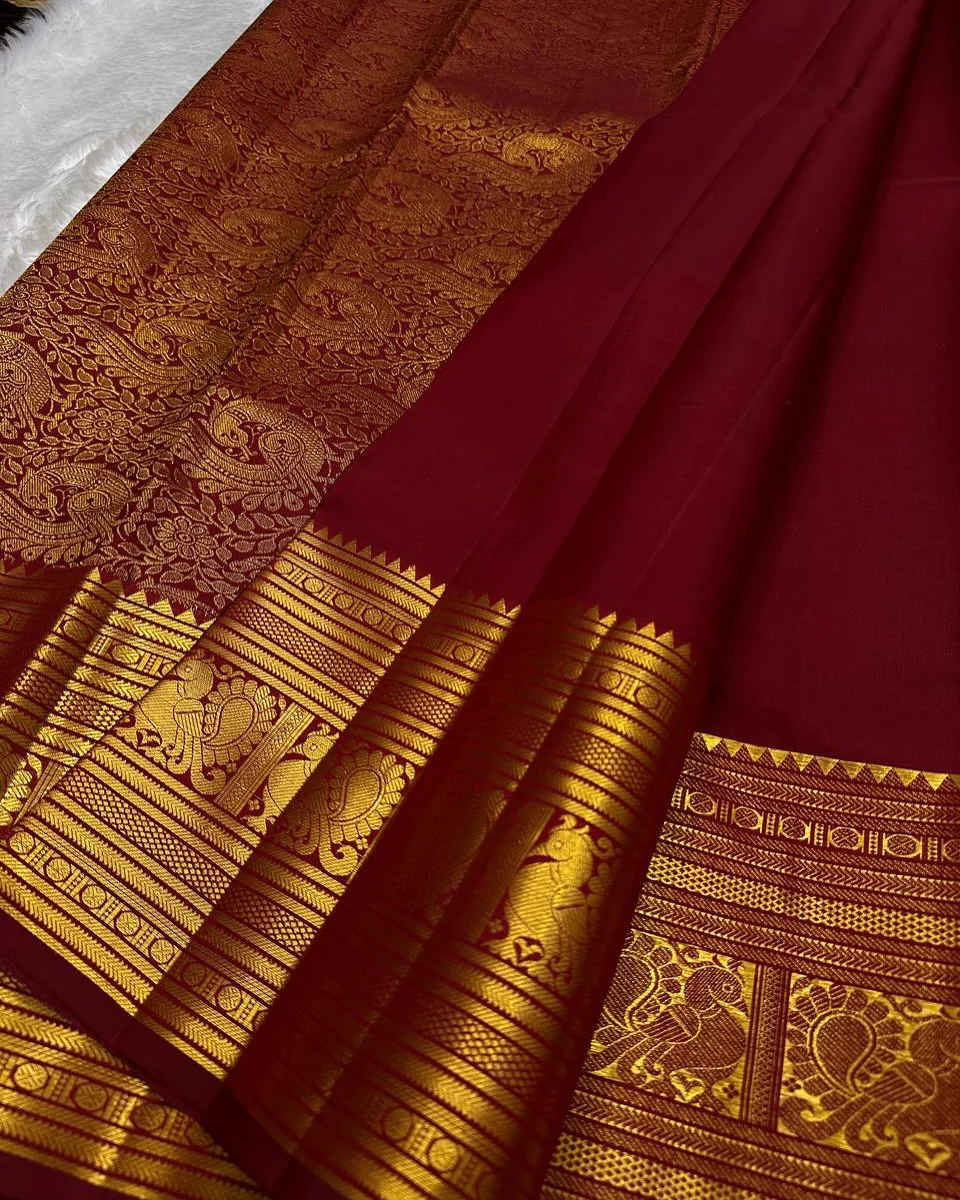 Pulsating Red Soft Banarasi Silk Saree With Conflate Blouse Piece - Image 5