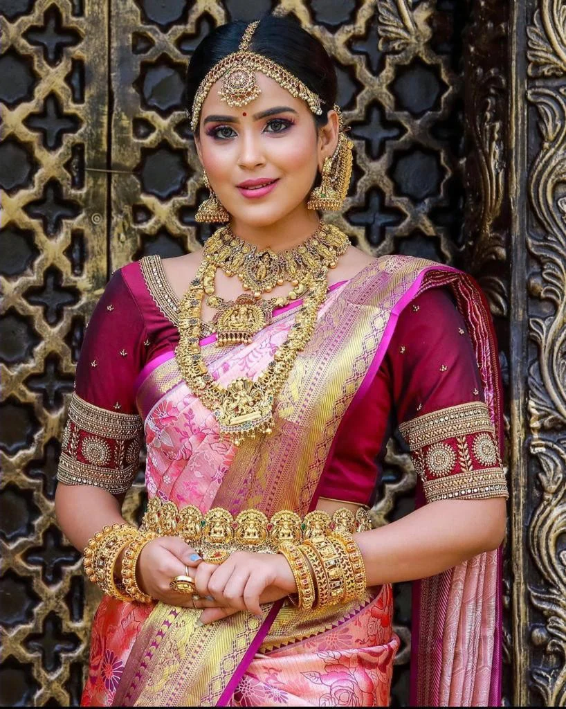 Quintessential Pink Soft Banarasi Silk Saree With Nemesis Blouse Piece - Image 4