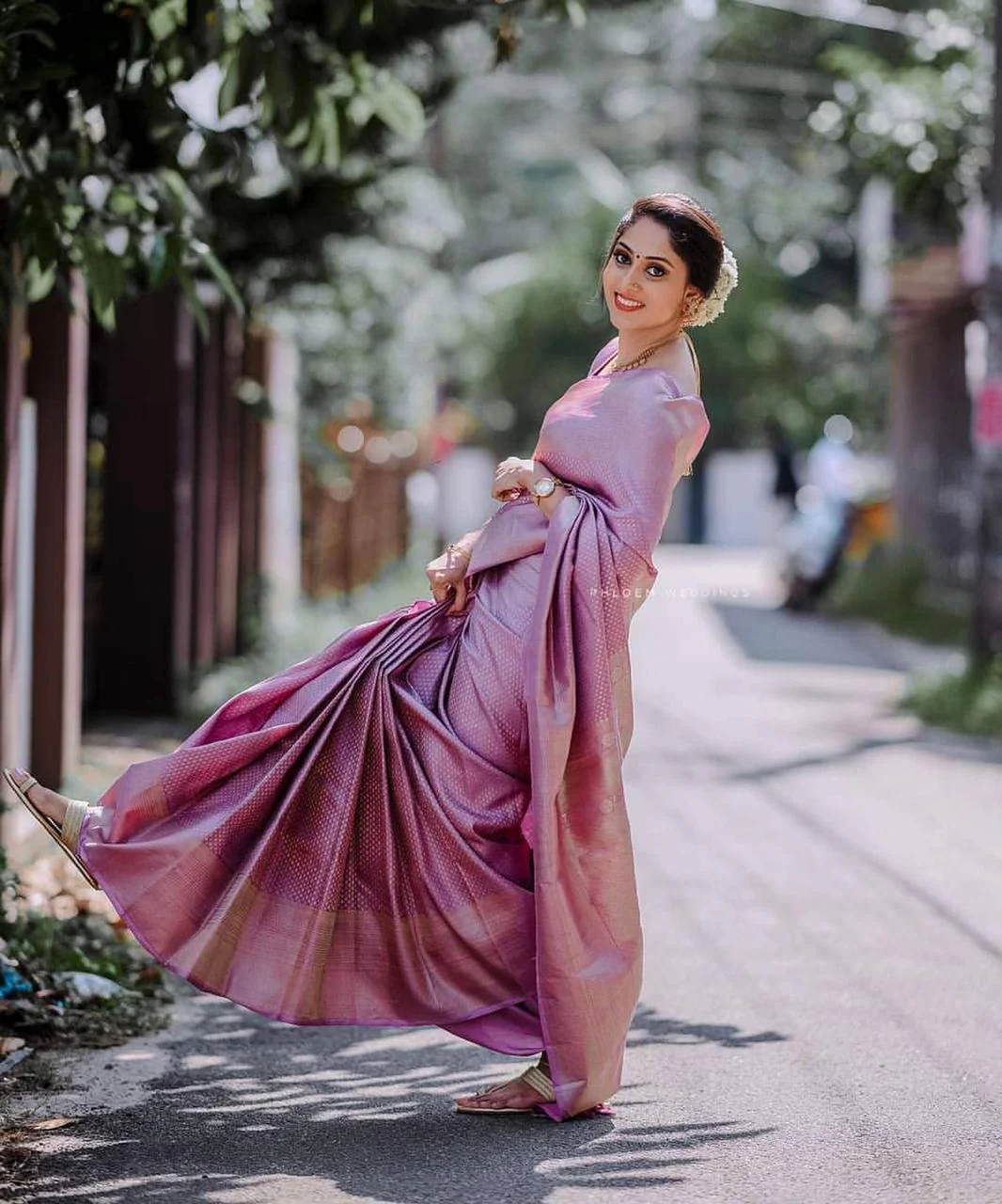 Quintessential Pink Soft Silk Saree With Petrichor Blouse Piece - Image 3