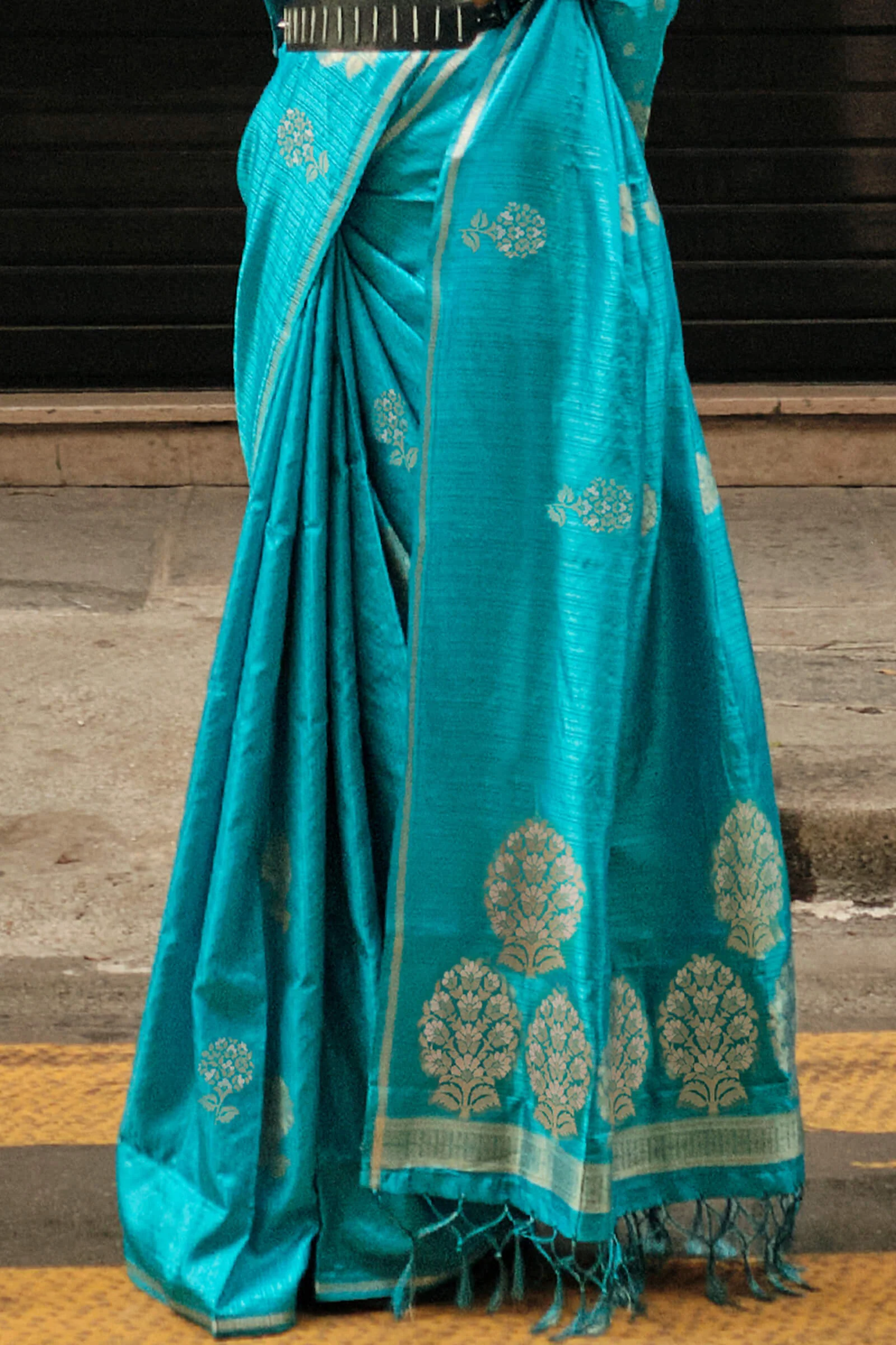 Quixotic Firozi Banarasi Satin Silk Saree With Artistic Blouse - Image 3