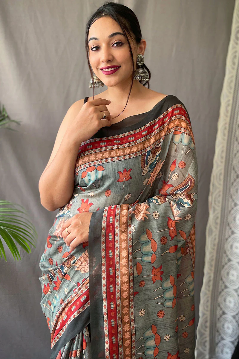 Radiant Dark Grey Kalamkari Printed Saree With Entrancing Blouse Piece - Image 2