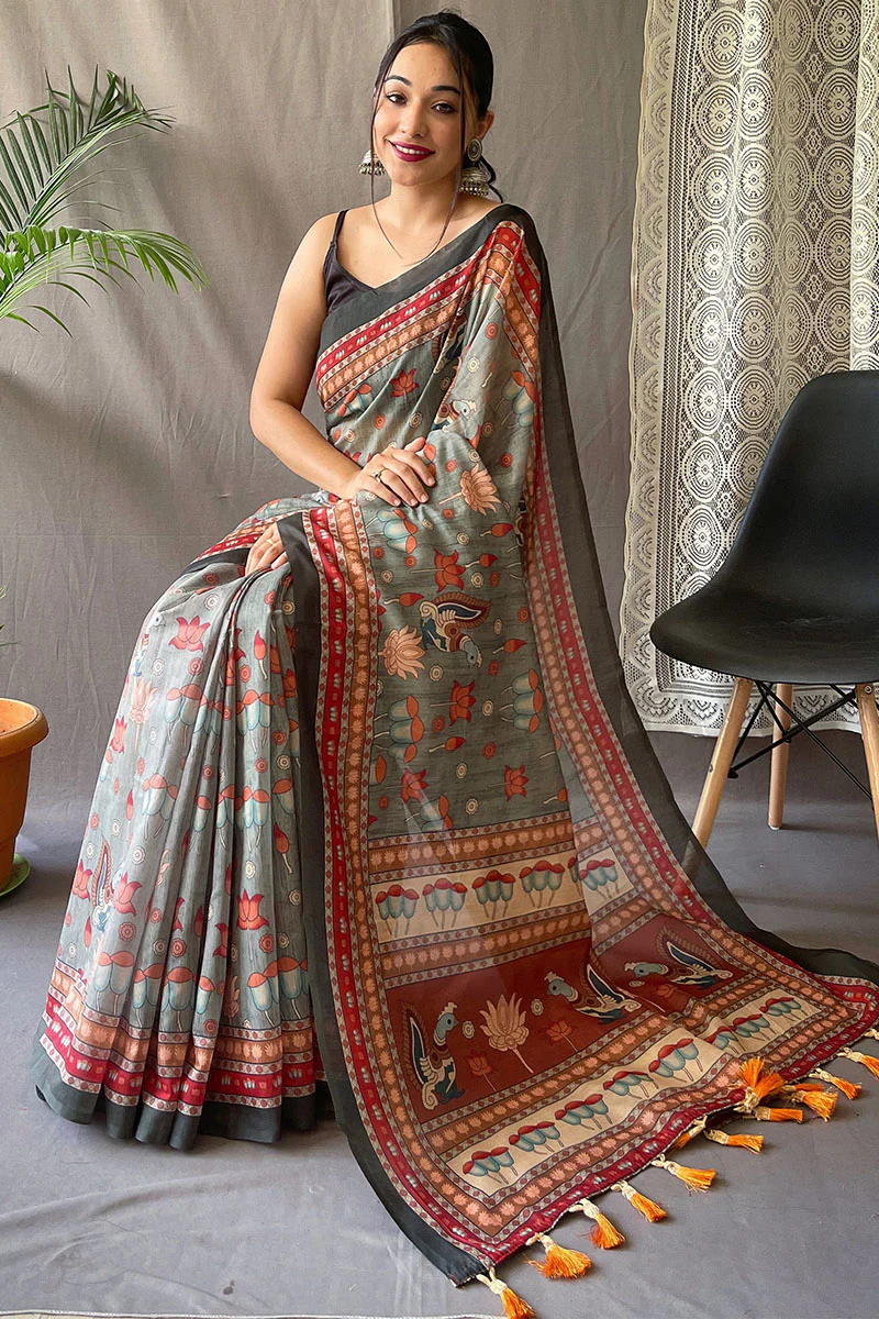 Radiant Dark Grey Kalamkari Printed Saree With Entrancing Blouse Piece - Image 3