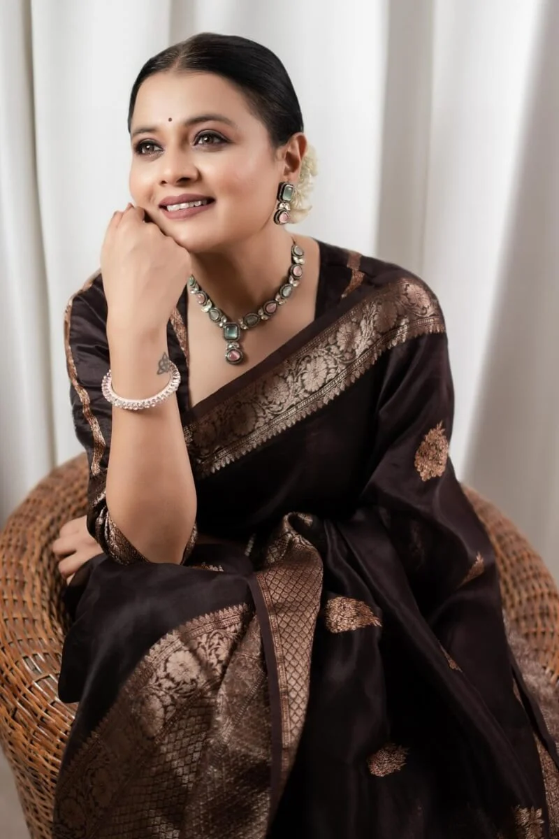 Ravishing Brown Soft Silk Saree With Designer Blouse Piece - Image 5