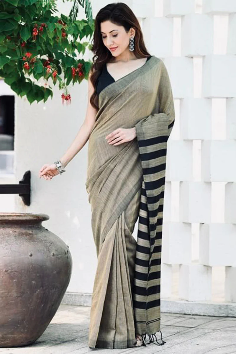 Ravishing Grey Cotton Silk Saree With Demanding Blouse Piece - Image 2
