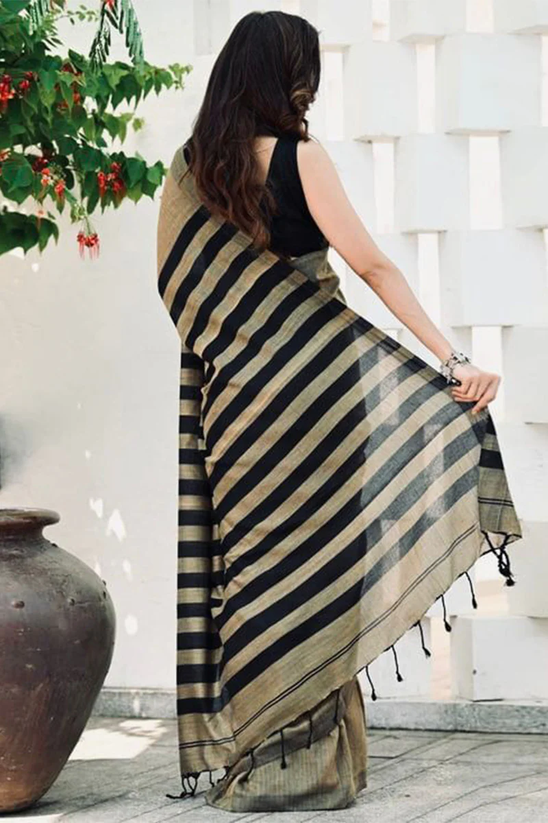 Ravishing Grey Cotton Silk Saree With Demanding Blouse Piece - Image 4